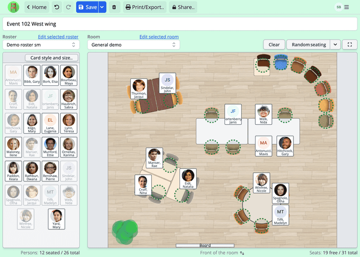 Seating chart generator screenshot in Seating Chart Maker. A seating chart is being created with person cards being dragged to free seats. There is a random-button to generate a new random seating plan.